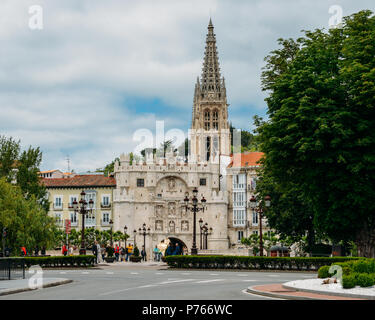 Burgos, Spanien - 13. Juni, 2018: Arco de Santa Maria in Burgos, Spanien, ist einem der 12 mittelalterlichen Tore in die Stadt im Mittelalter Stockfoto