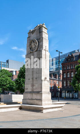 War Memorial und Ehrenmal im St Peters Square, Manchester, UK Stockfoto