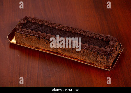 Leckere Trüffel Torte über die hölzerne Hintergrund Stockfoto