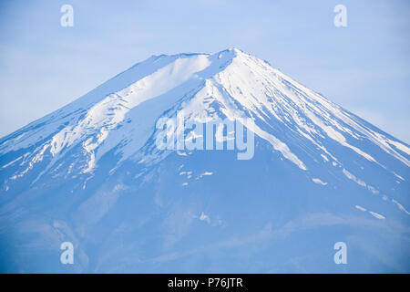 Nahaufnahme der Gipfel des Fuji Berg von Kawaguchiko, Japan Stockfoto