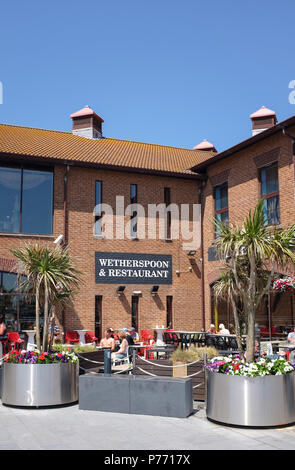 Brighton Marina Village West Quay Wertherspoon Pub Bar und Restaurant DE Stockfoto