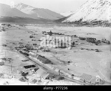 . Englisch: Bennett mit der White Pass & Yukon Railroad, British Columbia, 13. Februar 1900. Englisch: Legende zum Bild: 'Bennett Feb 13 1900 "Original Bild in Hegg Album 21, Seite 33. Original Foto von Eric A. Hegg 724 und von Webster und Stevens 267.A. kopiert Themen (LCTGM): Eisenbahnen - - British Columbia - Bennett; Städte & Dörfer - Britisch-kolumbien Themen (LCSH): White Pass & Yukon Railroad (Firma); Bennett (v. Chr.). 1900 2 Bennett zeigt die White Pass & Amp; Yukon Railroad, British Columbia, 13. Februar 1900 (HEGG 167) Stockfoto