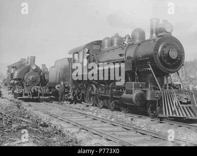 . Englisch: Lokomotive Nr. 3 und Nr. 20 des Copper River und Northwestern Railway, Ca. 1909. Englisch: Konstruktion Fotos der Copper River und Northwestern Railway entlang der Copper River von 1906-1911. Lok Nr. 3 war einer der sieben Dickson saddleback dinkies Anfang 1907 erworben. Auf der rechten Seite ist Nr. 20, ein Rhode-island Klasse 2-8-0 durch die amerikanische Lokomotive Co. hergestellt in 1907 und durch den Copper River Line im November dieses Jahres erworben. Bildunterschrift auf Bild: E.A. Hegg 168. Copper River Ry. PH-Coll 375.13 Themen (LCTGM): Eisenbahn Lokomotiven - Alaska; Eisenbahnschienen Stockfoto