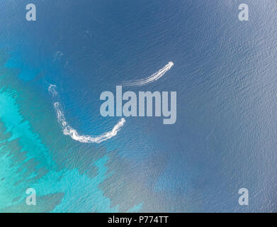 Antenne Ansicht von Wave Runner von Coral Reef Stockfoto