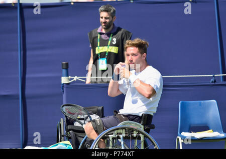 Alfie Hewett (GB) spielen in einer Demonstration Rollstuhl Tennis Spiel während der Natur Tal International, Eastbourne, 29. Juni 2018 Stockfoto