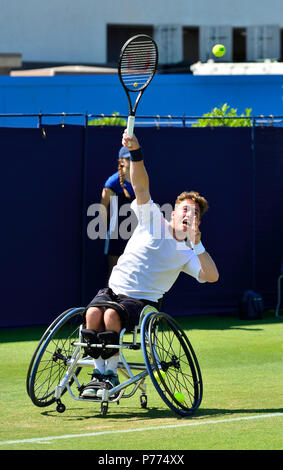 Alfie Hewett (GB) spielen in einer Demonstration Rollstuhl Tennis Spiel während der Natur Tal International, Eastbourne, 29. Juni 2018 Stockfoto