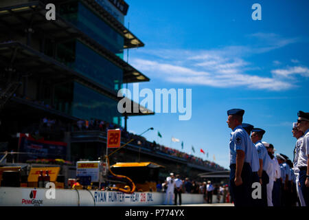 Vorbereitungen vor der Indy 500-Rennen. Credit: shivraj Gohil/Spacesuit Medien. Stockfoto