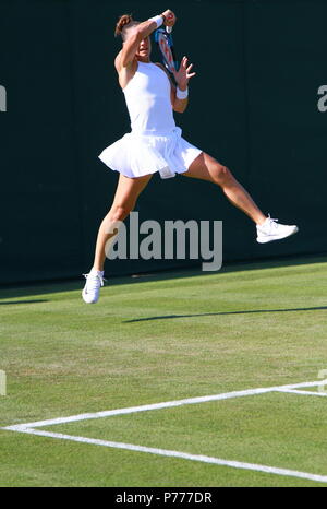 Maria Sakkari konkurrieren in der 1. Runde bei den All England Tennis Club Wimbledon Championships 2018. Stockfoto