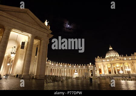 Der Petersplatz und der Petersdom in Rom, Italien Stockfoto