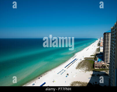 Panama City Beach Florida Costa Smeralda mit Pier im Hintergrund Stockfoto