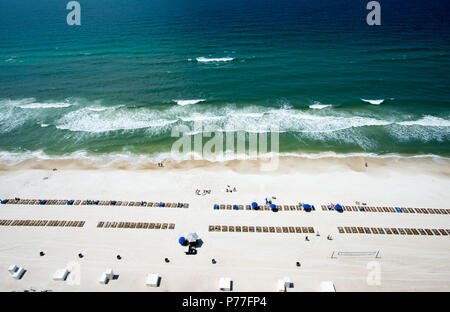 Wellen an der Emerald Coast von Florida in Panama City Beach Stockfoto