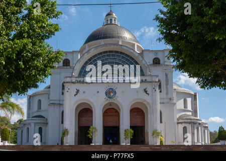 Catedral Basilica De Nuestra Señora de los Milagros (Kathedrale Basilika Unserer Lieben Frau von Wunder), katholische Kirche in Caacupé, Cordillera, Paraguay Stockfoto