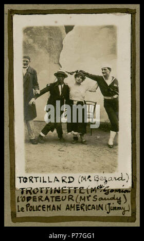 Français: Foto de Monsieur Bézard, Mademoiselle Gouriou, et messieurs Sandy et Jim Sévellec acteurs Du 4e Acte de l'opérette" Oh Ys' de Maurice Marchand. 1924 2 Acteurs Oh Ys Maurice Marchand, 05. Stockfoto