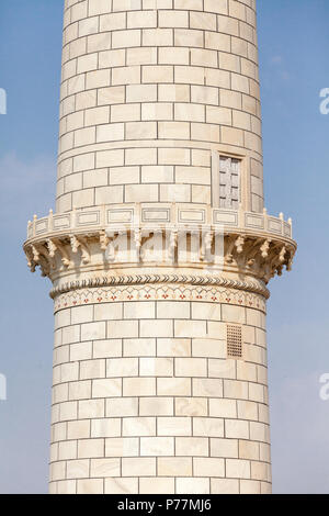 Detail der Weiße Turm im Taj Mahal, Agra, Indien Stockfoto