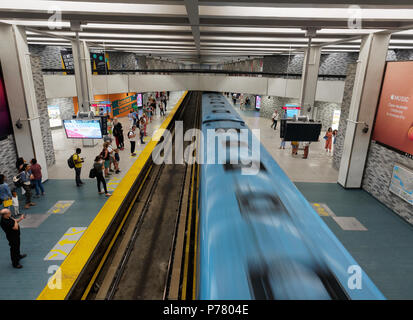 Quebec, Kanada. Platz-des-Arts U-Bahn-Station in der Innenstadt von Montreal Stockfoto