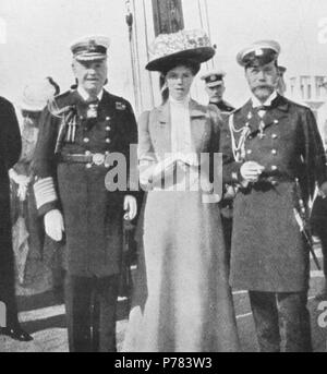 Admiral der Flotte John arbuthnot Fisher (1841-1920), Großherzogin Olga Alexandrovna (1882-1960) und Zar Nikolaus II. von Russland (1868-1918). Foto an Bord der russischen Royal Yacht Standart von Kaiserin Marie von Russland gebracht. Foto von Marie zu Admiral Fisher. 1909 5 Admiral John Fisher Olga Alexandrovna Zar Nikolaus II. 1909 Stockfoto