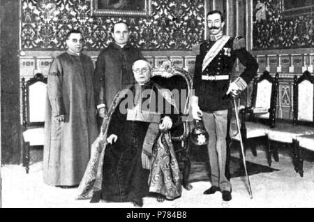 Español: Fotografía que en España muestra al Nuntius Antonio Vico acompañado de Sus secretarios y del guardia Marqués de Lepri, que le gestern llevado El nombramiento Como cardenal. Dezember 1911 7 Antonio Vico 1911 Stockfoto