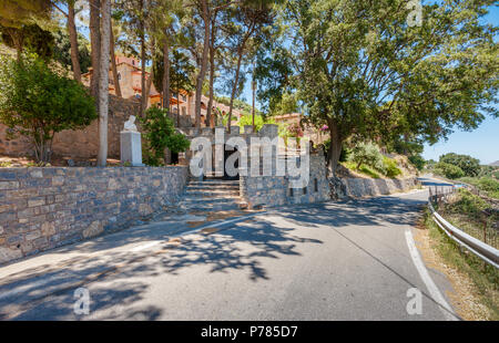 Eingang zum Kloster des Heiligen Michael und Gabriel - Kremaston (Kremasti, Kremasta) Kreta, Griechenland. Das kloster Kremaston in den 16 t gegründet wurde. Stockfoto