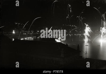 18 Concurso de fuegos artificiales en la Bahía de la Concha (2 de 8) - Fondo Car-Kutxa Fototeka Stockfoto