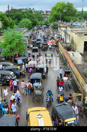 Gaya, Indien - May 10, 2015. Stau in Gaya, Indien. Gaya ist eine heilige Stadt neben dem falgu River, im nordöstlichen Bundesstaat Bihar. Stockfoto