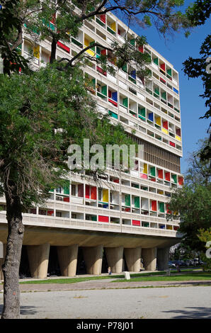 Osten Erhebung der Unité d'habitation, ein Mietshaus in Marseille, Le Corbusier, ein Pionier der modernen Architektur. Stockfoto