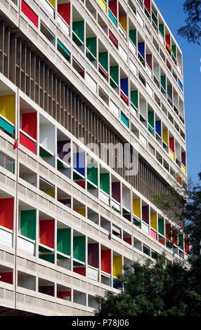 Osten Erhebung der Unité d'habitation, ein Mietshaus in Marseille, Le Corbusier, ein Pionier der modernen Architektur. Stockfoto