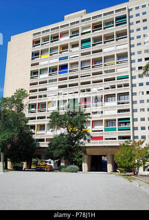 Osten Erhebung der Unité d'habitation, ein Mietshaus in Marseille, Le Corbusier, ein Pionier der modernen Architektur. Stockfoto