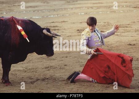 ESPARTACO JUAN ANTONIO RUIZ MATADOR DE TOROS ESPAÑOL. ESPARTINAS 1962 - año 1989 TOREANDO DE RODILLAS;. Stockfoto