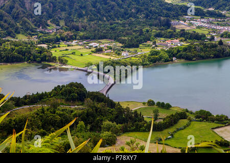 Lagoa das Sete Cidades, Twin Lakes in Sao Miguel, Azoren Stockfoto