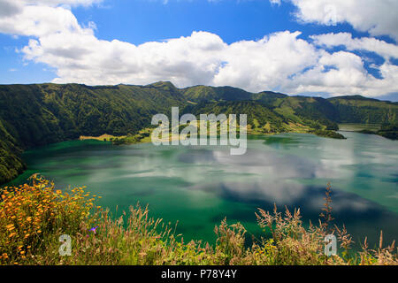 Lagoa das Sete Cidades, Twin Lakes in Sao Miguel, Azoren Stockfoto