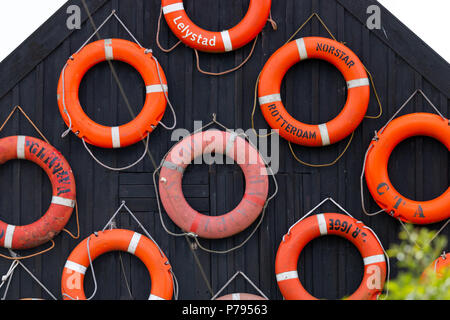 A collection of lifesavers on the side of the wall Stockfoto