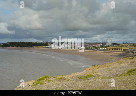 Weitwinkel Blick auf den Strand und die Bucht bei Barry Island bei Ebbe Stockfoto