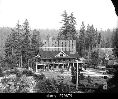 . Englisch: canyada Hotel, LaGrande-Technologie, Washington, Ca. 1916. Englisch: Später die Canyada Lodge genannt. Auf der Hülse der Negativen: La Grande. Canyada Inn. Höhere Sicht. Themen (LCTGM): Hotels - Washington (State) -- die LaGrande-Technologie Themen (LCSH): canyada Lodge (die LaGrande-Technologie, Waschen,); LaGrande-technologie (Washington) - Gebäude, Strukturen, etc. ca. 1916 12 Canyada Hotel, LaGrande-Technologie, Washington, ca 1916 (BAR230) Stockfoto