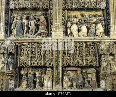 ARTE GOTICO. ESPAÑA. MONASTERIO DE SANTA MARIA DEL PAULAR. Fundado por Juan I de Castilla en el año 1390. Las mejores del RETABLO prebisterio, situado en el tallado de Alabastro y posteriormente policromado. Es Obra de la escuela de Juan Guas, de finales Del Siglo XV y se representan escenas de la Vida de Cristo. Palencia. Comunidad de Madrid. Stockfoto