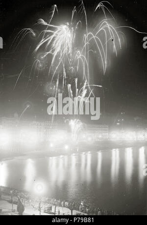 18 Concurso de fuegos artificiales en la Bahía de la Concha (7 de 8) - Fondo Car-Kutxa Fototeka Stockfoto