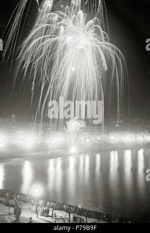 18 Concurso de fuegos artificiales en la Bahía de la Concha (4 de 8) - Fondo Car-Kutxa Fototeka Stockfoto