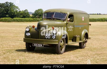 Weltkrieg 2 Chevrolet ambulance an Shuttleworth Militärfahrzeug Parade am 1. Juli 2018 Stockfoto