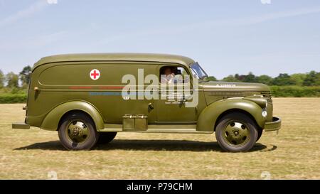 Weltkrieg 2 Chevrolet ambulance an Shuttleworth Militärfahrzeug Parade am 1. Juli 2018 Stockfoto