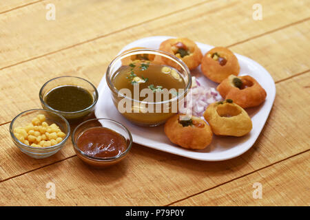 Pani Puri, Golgappe, Chat los, Indien Stockfoto