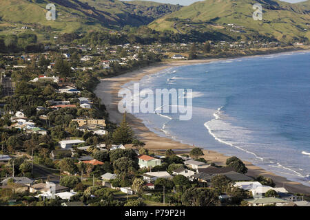 Hohen Winkel malerischen Blick auf Wainui Beach, Gisborne, Neuseeland Stockfoto