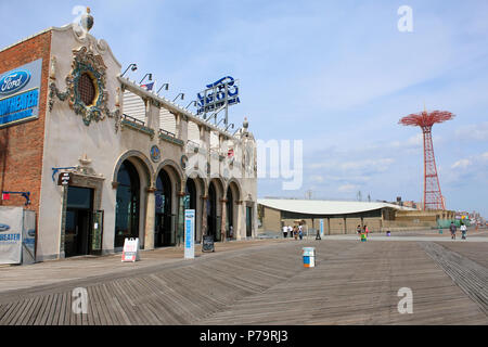 NEW YORK, NY - 29. Juni: denkmalgeschützte Gebäude der ehemaligen Childs Restaurant, in Brooklyn am Juni 29th, 2017 in New York, USA. (Foto Stockfoto