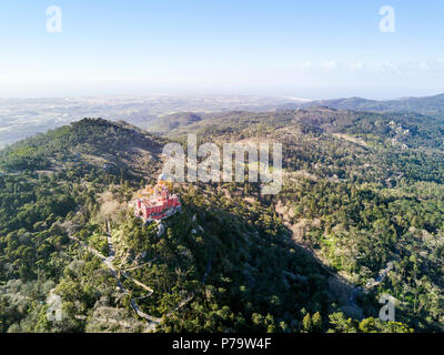 Luftaufnahme der Palácio Nacional da Pena in Sintra, nahe bei Lissabon, Portugal Stockfoto