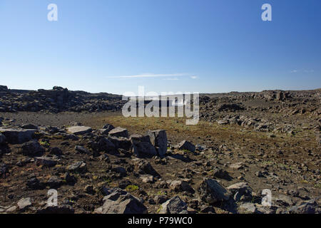 Europas grösster Wasserfall Dettifoss auf Jokulsa eine Fjollum River Island Polargebiete. Touristen auf dem Weg zum Wasserfall Dettifoss in Vatnajökull National Stockfoto