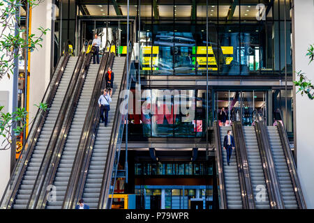 Der Eingang des Leadenhall Building, auch als Cheesegrater, London, England bekannt Stockfoto