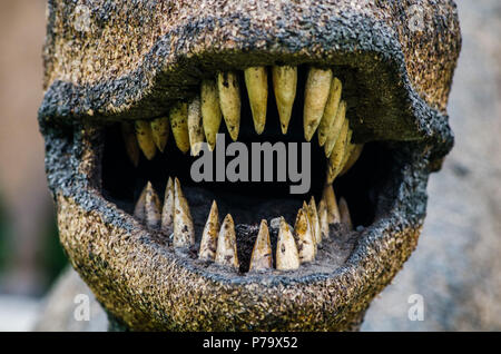 Dinosaurier Mund mit scharfen Zähnen, terrifying Foto Stockfoto