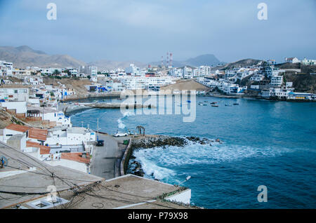 Panoramablick auf San Bartolo Strand in Lima - Peru Stockfoto