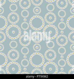 Daisy Runde Kranz nahtlose Muster auf blauem Hintergrund. Chain-Like Blumenmuster für Hochzeit, romantische Ereignis etc. Hintergrund, Geschenkpapier, Textil. Stockfoto