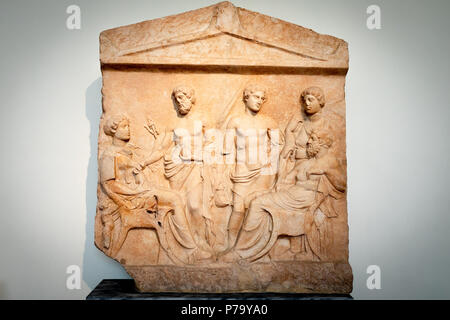 Grab Stele (Denkmal), Thespian Marmor, gefunden in der Nähe von Theben, Böotien, Griechenland, möglich Boeotian Ursprünge, Funerary Grabstein, Ende 5.Jh. v. Chr.. Stockfoto