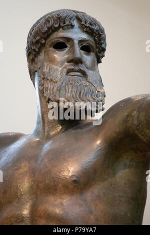 Statue des Zeus und Poseidon, gefunden Meer von Kap Artemision, nördlichen Euboea, Griechischer Gott Statue in den strengen Stil, aus der Klassik, 460 v. Chr.. Stockfoto