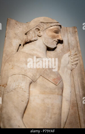 Grab Stele, Pentelic Marmor, am Grab eines Hoplit, Aristion (Inschrift), Bildhauer, Aristokles Velanideza, Attika gefunden, ungefähr 510 v. Chr.. Stockfoto